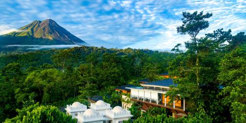 luxury hotels in Arenal Volcano National Park