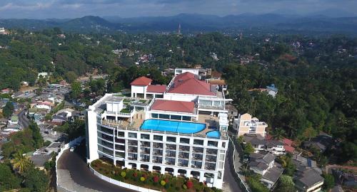 luxury hotels in Kandy