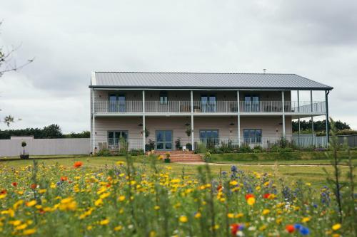 Nest Farmhouse
