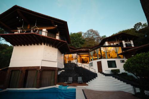 luxury hotels in Valle De Bravo