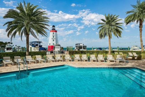 Faro Blanco Resort & Yacht Club Marathon, Curio by Hilton