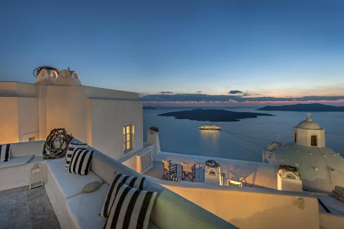 luxury hotels in Fira