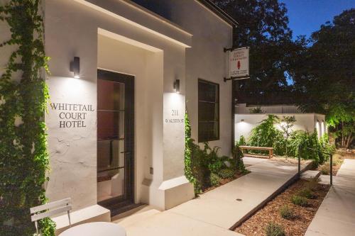 Whitetail Court Hotel
