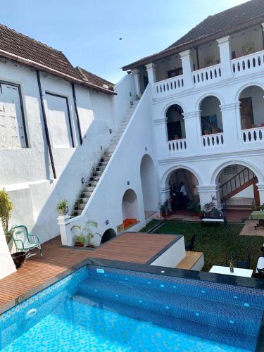Old Courtyard Hotel