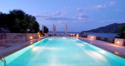 luxury hotels in Lakonia