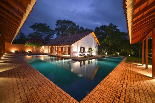 luxury hotels in Hambantota District