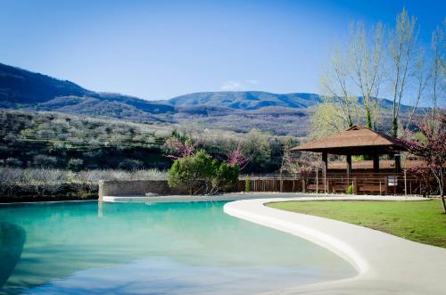 luxury hotels in Caceres Province