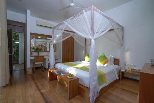 luxury hotels in Bentota