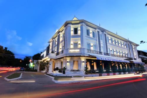 luxury hotels in Phnom Penh