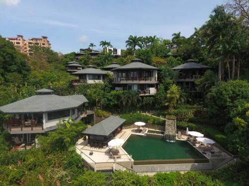 luxury hotels in Manuel Antonio