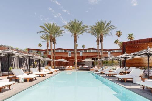 luxury hotels in Palm Springs Uptown