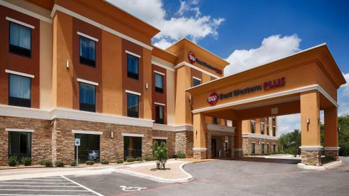 luxury hotels in Bexar County