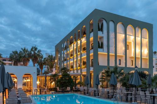 luxury hotels in Durres County