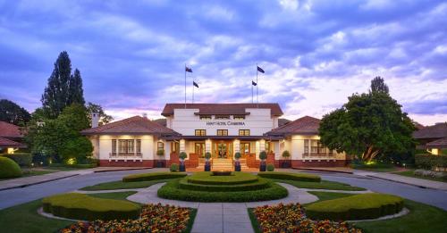 luxury hotels in Canberra