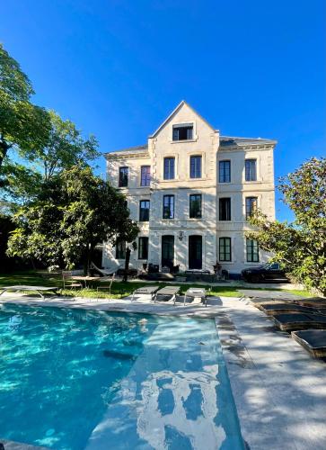 Demeure Saint Louis Historic manor, City 700m, free parking,A C,Clim,WIFI, city view, Garden