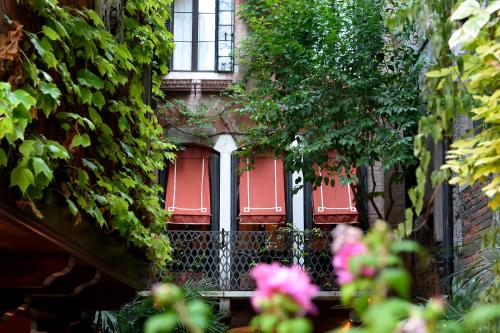 Hotel Flora - By Romanelli Family