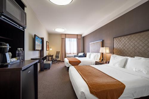 luxury hotels in Calgary Region