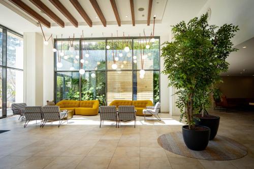C Hotel Neve Ilan