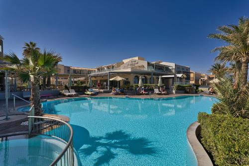 luxury hotels in Adelianos Kampos