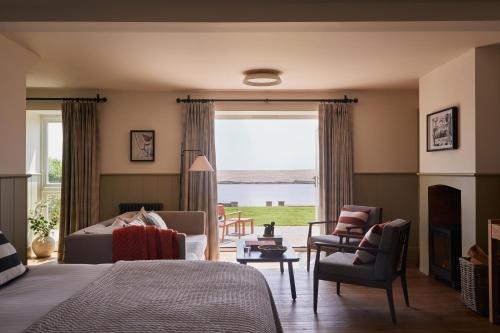 Moonfleet Manor Hotel