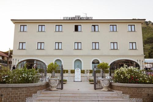 luxury hotels in Vietri