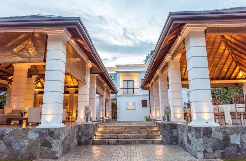 luxury hotels in Kandy District