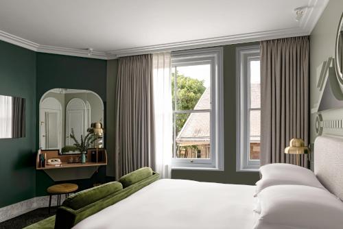 luxury hotels in Charing Cross