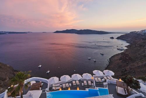 luxury hotels in Santorini Caldera