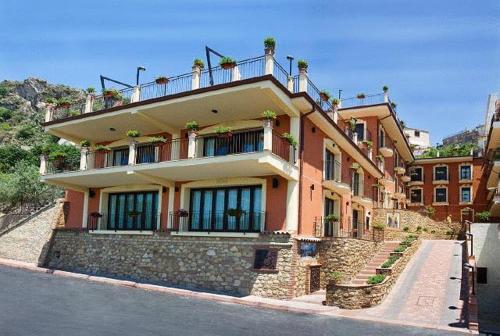 luxury hotels in Etna