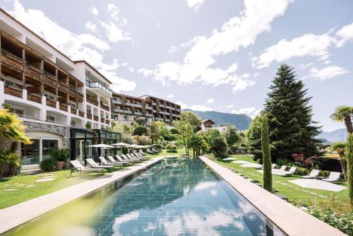 luxury hotels in Burgraviato