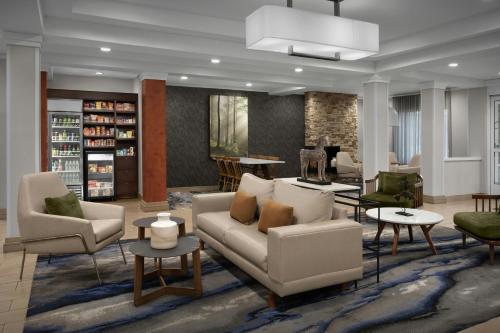 Fairfield Inn & Suites by Marriott Rogers