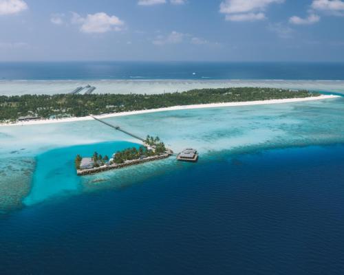 luxury hotels in Dhangethi