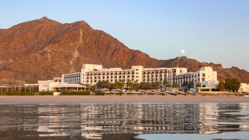 luxury hotels in Al Aqah