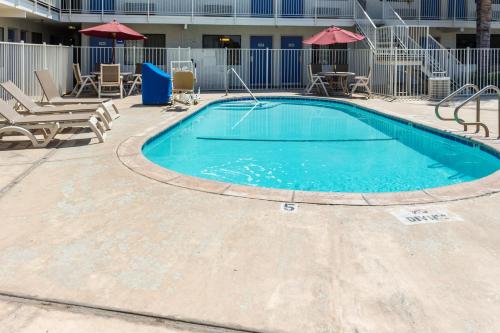 Motel 6-Bakersfield, CA - Convention Center