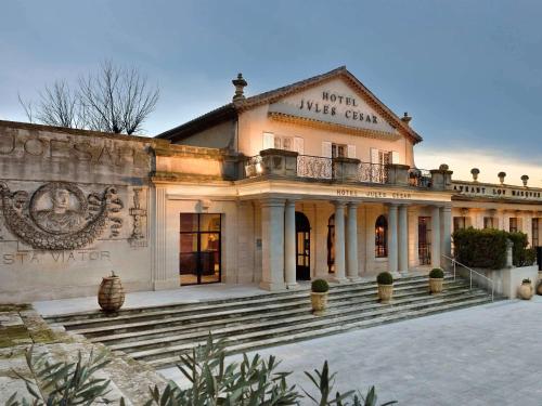 luxury hotels in Les Baux-De-Provence