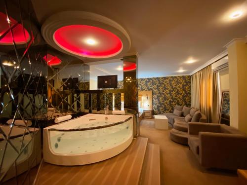 Hotel Deluxe
