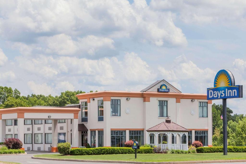 Days Inn by Wyndham Windsor Locks/Bradley Intl Airport