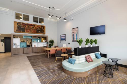 Holiday Inn Victoria - Elk Lake by IHG