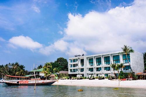 luxury hotels in Lipa Noi