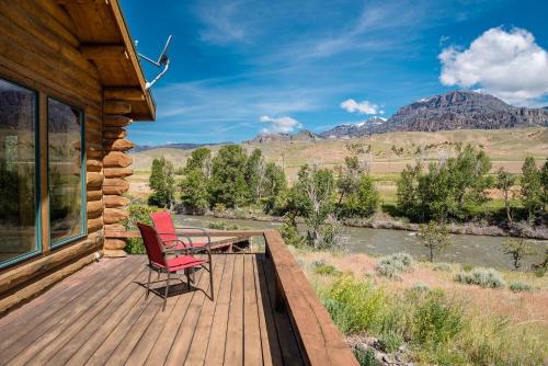Yellowstone Cutthroat Guest Ranch