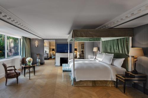 luxury hotels in 8Th Arrondissement