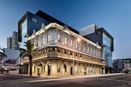 luxury hotels in Perth Region