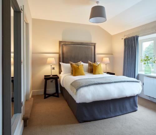 Crescent Inn by Maison Pierre