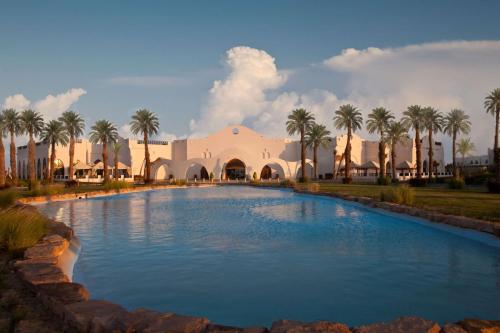 luxury hotels in Abu Dabab