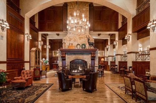 luxury hotels in The Woodlands