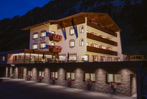 luxury hotels in Lech - Zürs