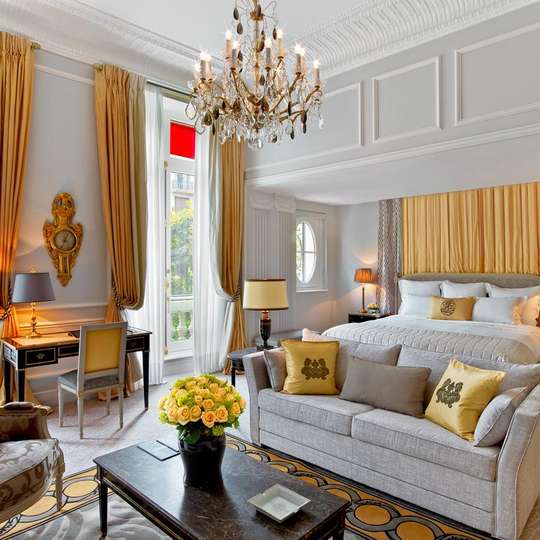 luxury hotels in Paris