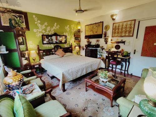 On The House Boutique Bed Breakfast with Terrace Garden Views
