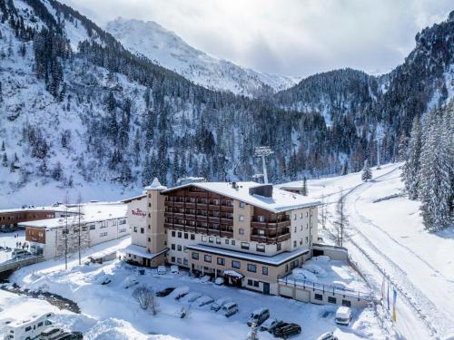 luxury hotels in Hintertux Glacier