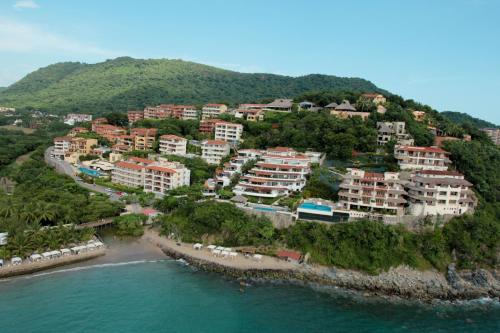 luxury hotels in Ixtapa-Zihuatanejo